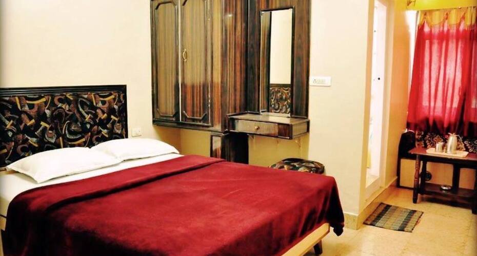 B N Tourist Home, Ooty 4